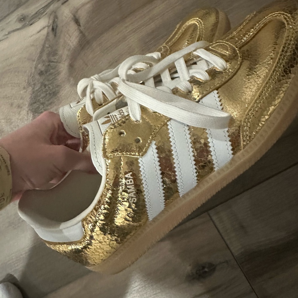 Woman’s adidas samba gold size 9 worn once
